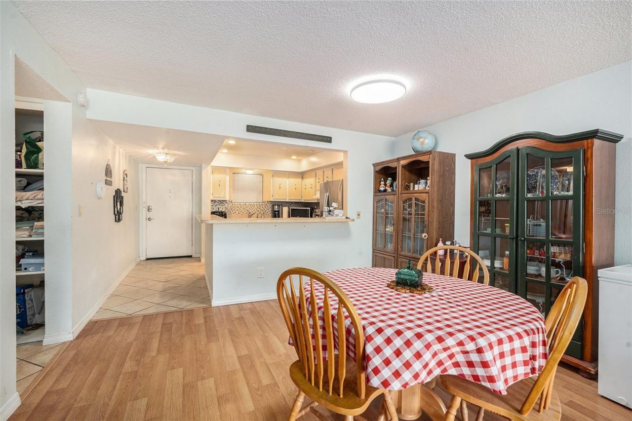 801 83rd Avenue N, Unit 215, Saint Petersburg, FL 33702 Photo