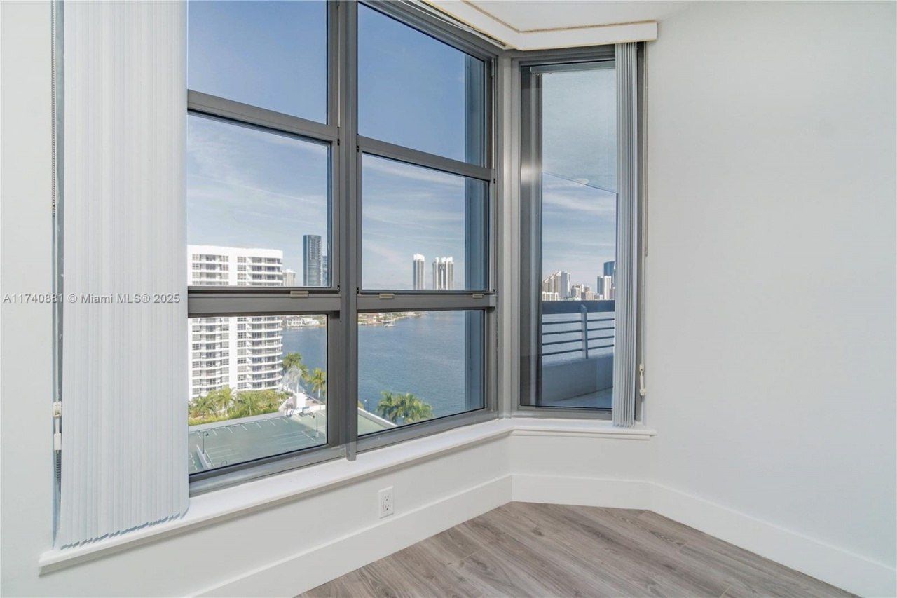 3530 Mystic Pointe Dr, Unit 1513, Aventura, FL 33180 Photo