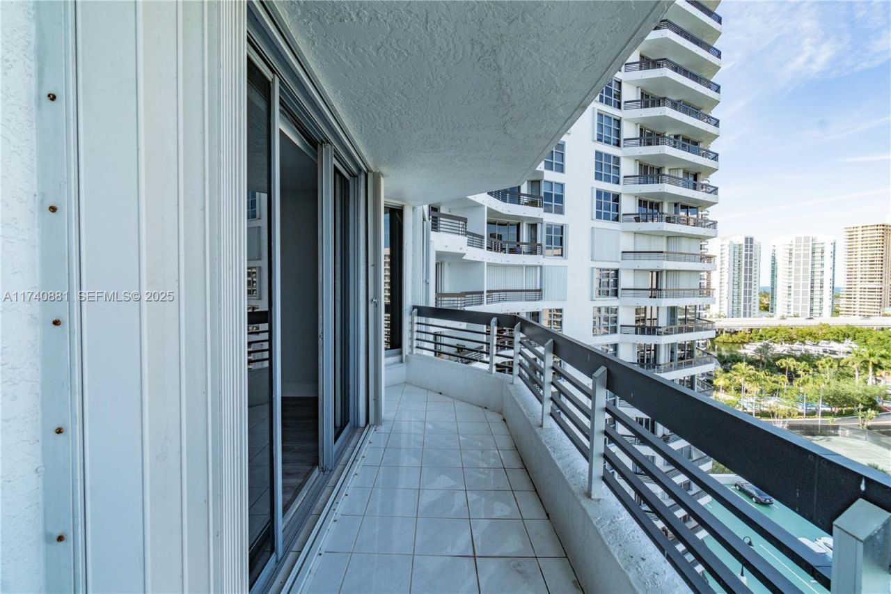3530 Mystic Pointe Dr, Unit 1513, Aventura, FL 33180 Photo