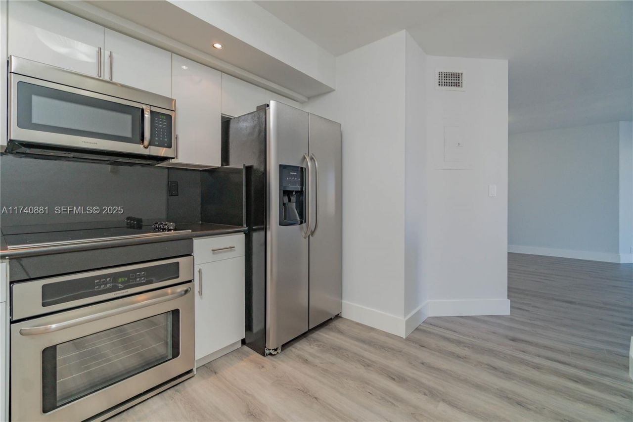 3530 Mystic Pointe Dr, Unit 1513, Aventura, FL 33180 Photo
