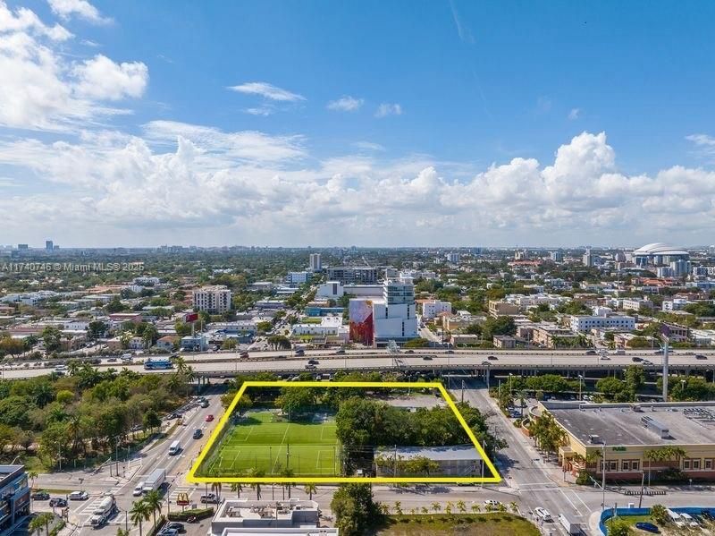 301 SW 8th St, Miami, FL 33130 Photo