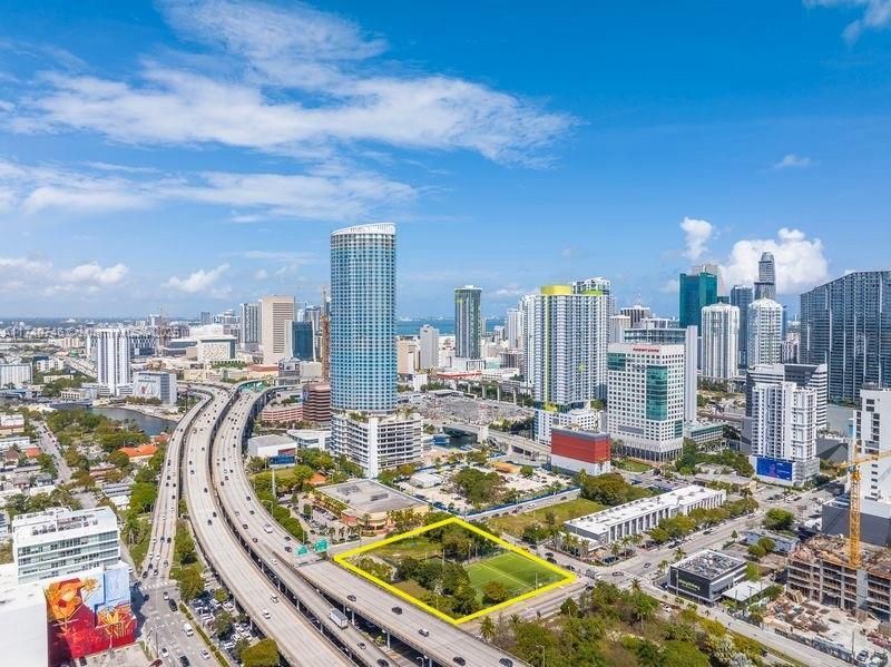 301 SW 8th St, Miami, FL 33130 Photo