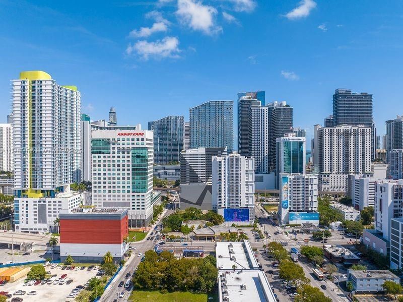 301 SW 8th St, Miami, FL 33130 Photo