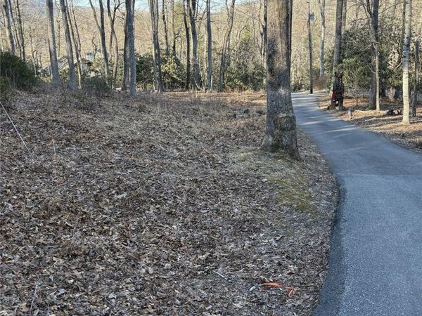 000 Fairway Loop, Burnsville, NC 28714