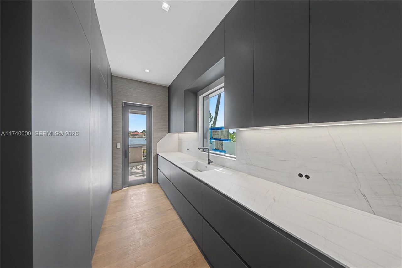 1400 W Lake Dr, Fort Lauderdale, FL 33316 Photo