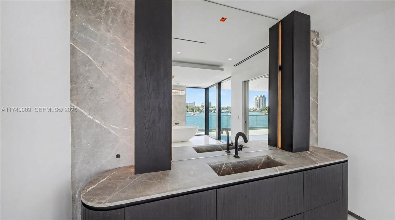 1400 W Lake Dr, Fort Lauderdale, FL 33316 Photo