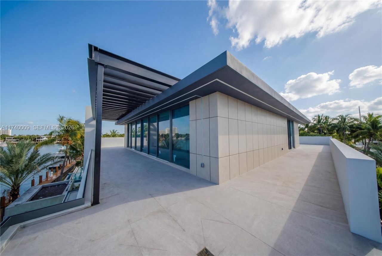 1400 W Lake Dr, Fort Lauderdale, FL 33316 Photo