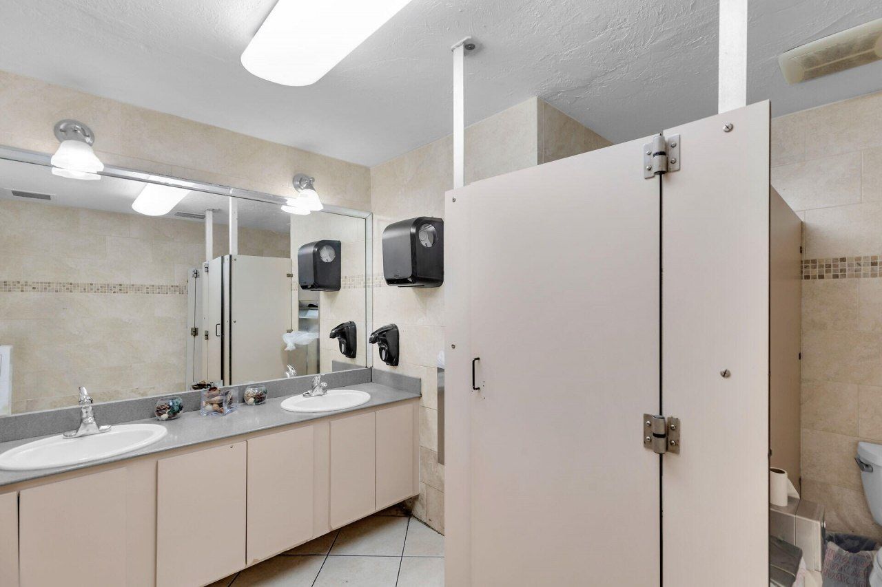 700 W Ocean Drive, Key Colony, FL 33051 Photo