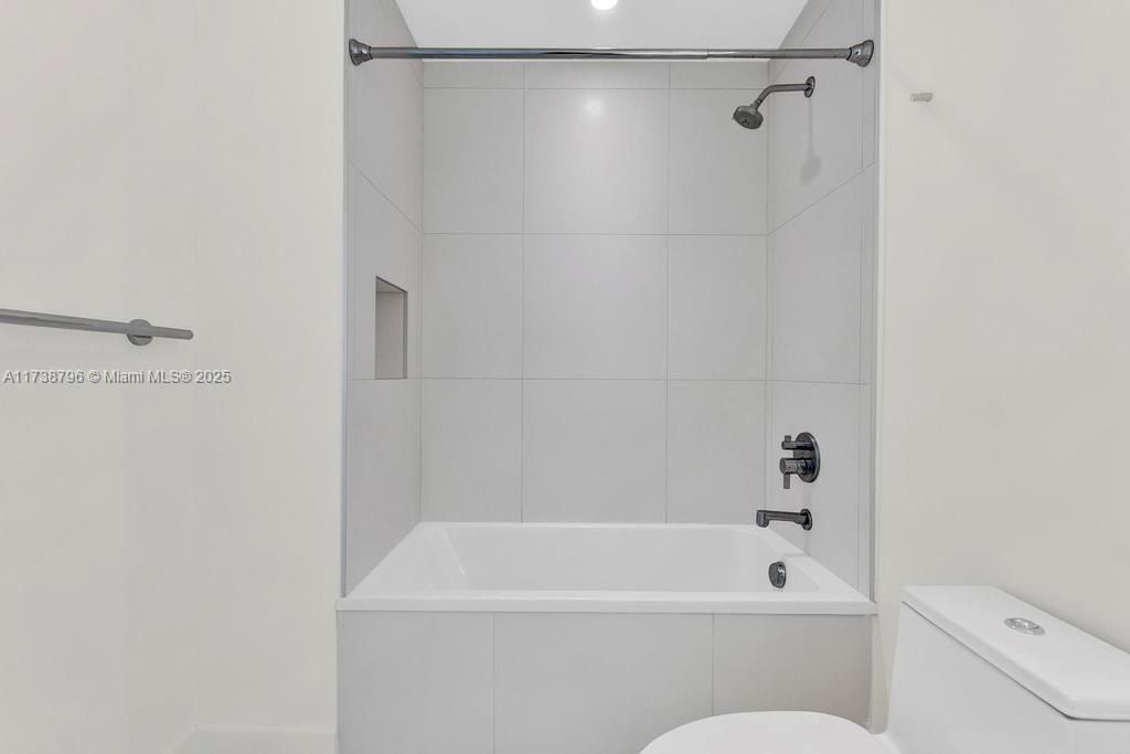 2000 Metropica Way, Unit 2307, Sunrise, FL 33323 Photo