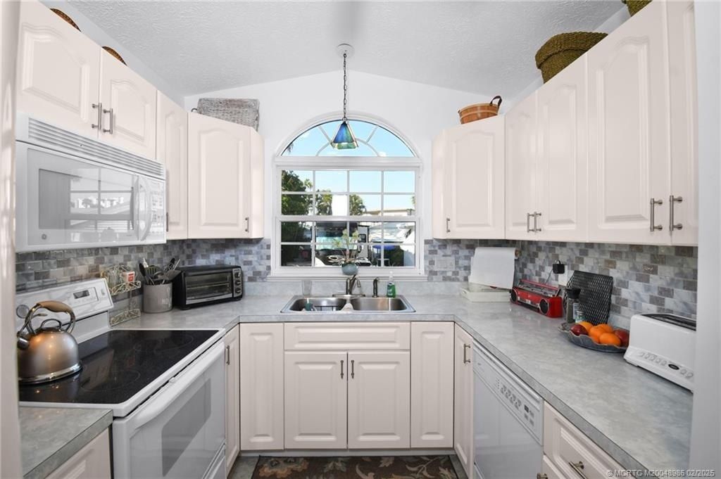 10725 S Ocean Drive, Unit 214, Jensen Beach, FL 34957 Photo