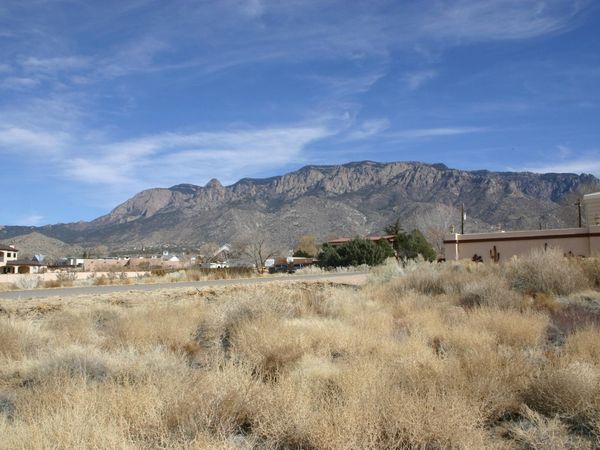 11250 Corona Avenue NE, Albuquerque, NM 87122