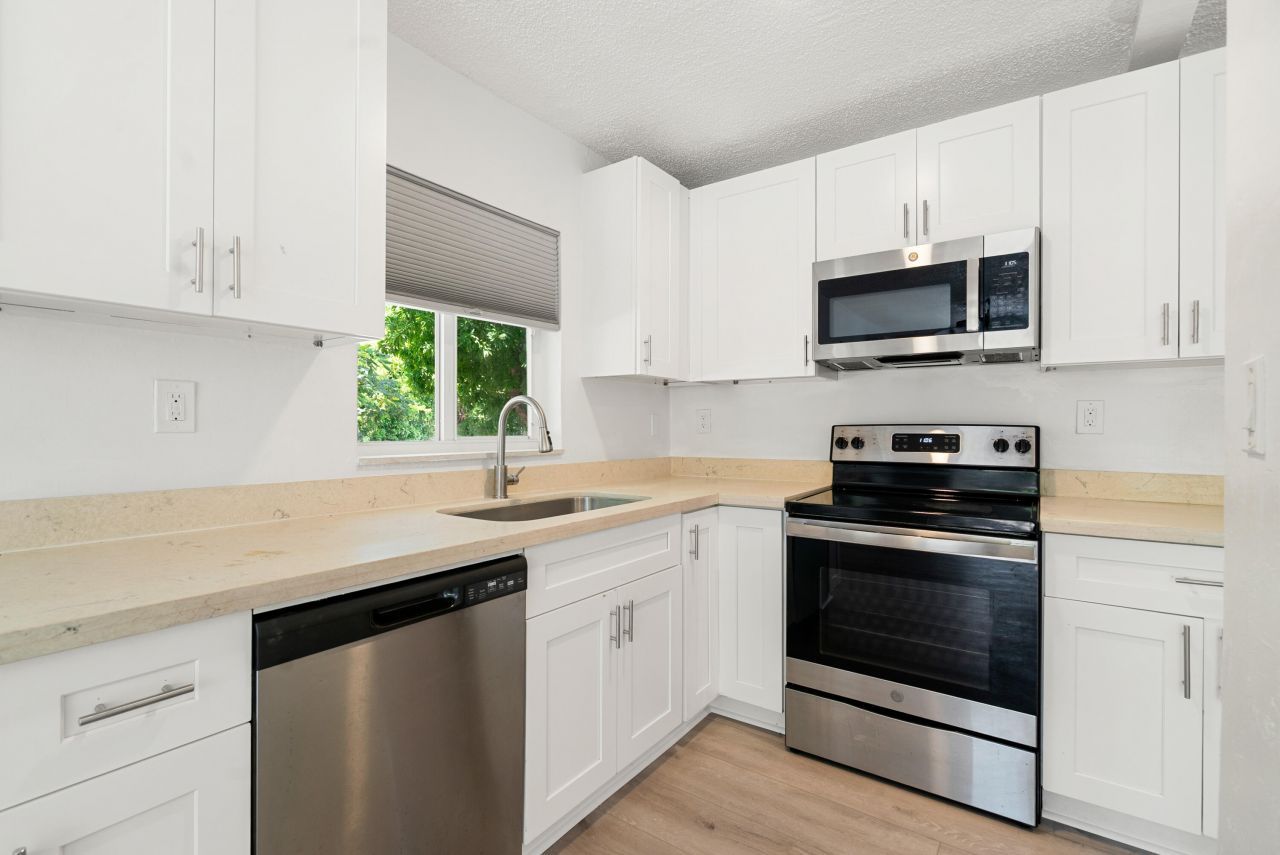 102 Harry Harris Drive, Tavernier, FL 33070 Photo