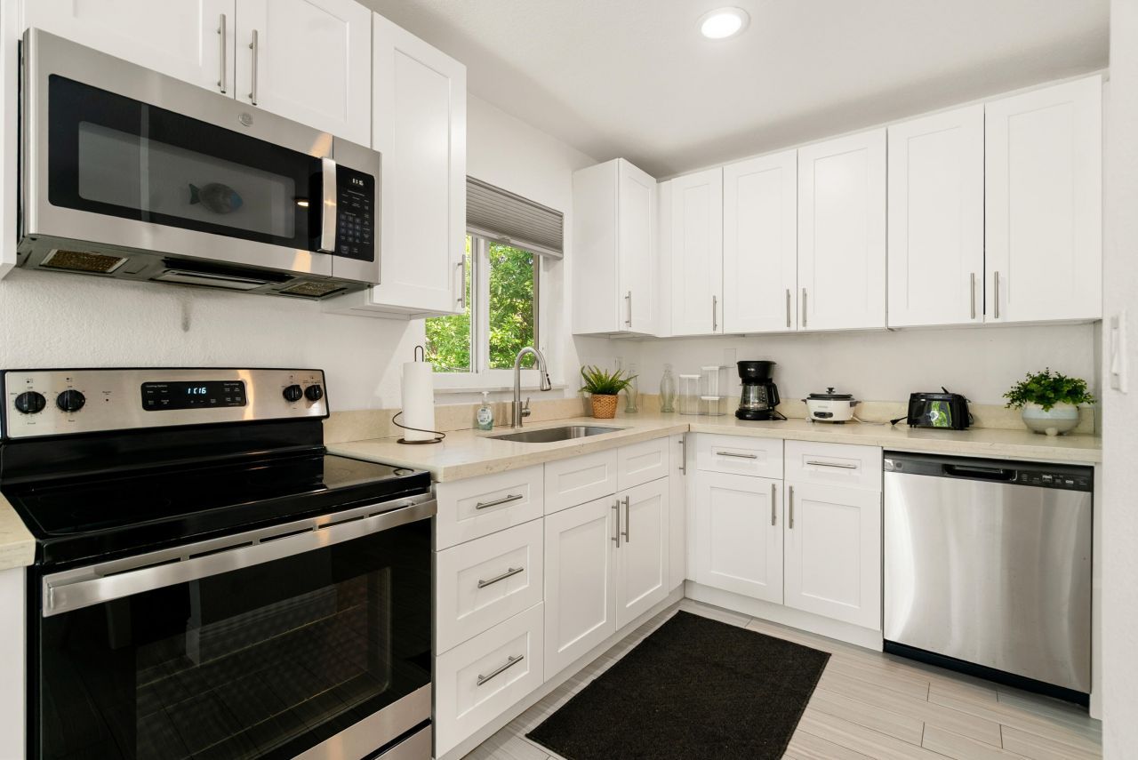 102 Harry Harris Drive, Tavernier, FL 33070 Photo