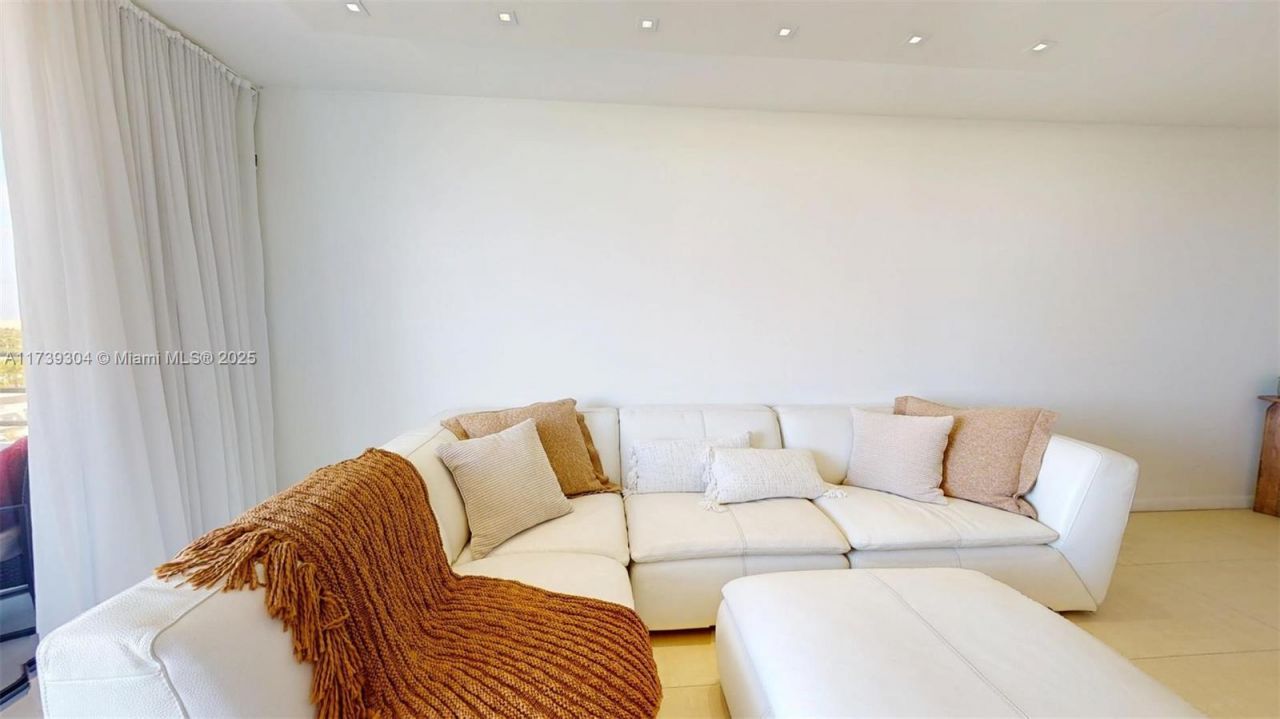 600 N Three Islands Blvd, Unit 803, Hallandale Beach, FL 33009 Photo