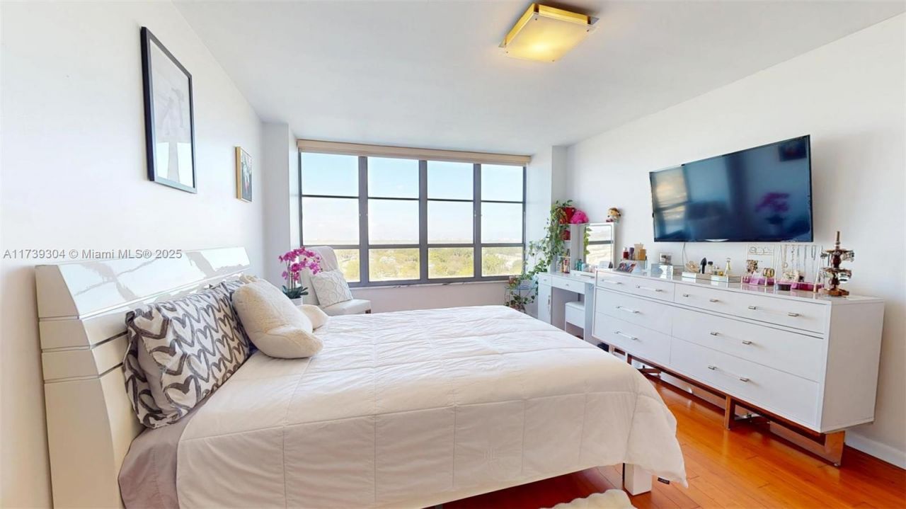 600 N Three Islands Blvd, Unit 803, Hallandale Beach, FL 33009 Photo