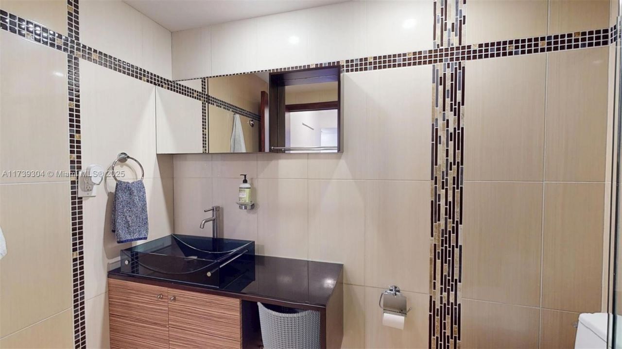 600 N Three Islands Blvd, Unit 803, Hallandale Beach, FL 33009 Photo