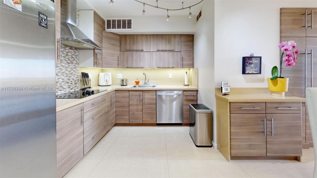 600 N Three Islands Blvd, Unit 803, Hallandale Beach, FL 33009 Photo