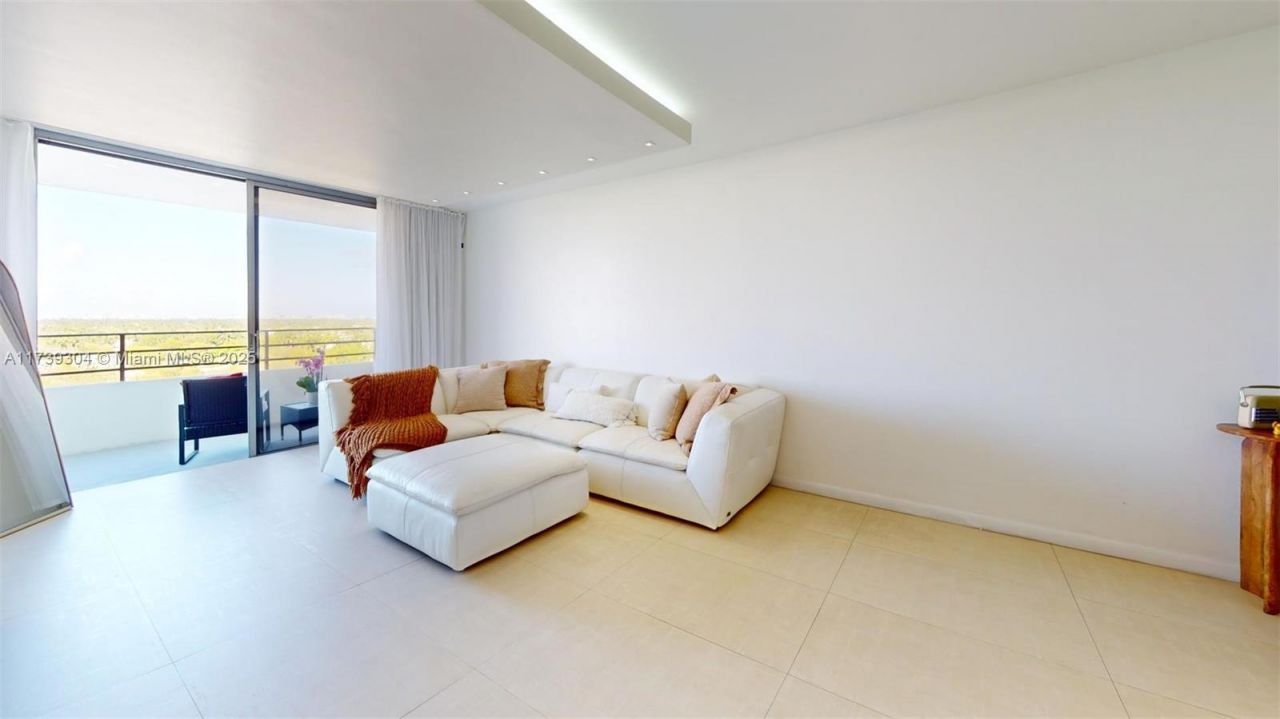 600 N Three Islands Blvd, Unit 803, Hallandale Beach, FL 33009 Photo