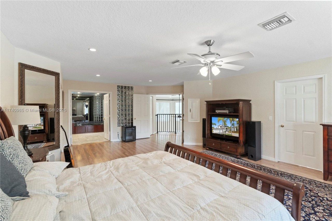 1113 SW 156th Ter, Pembroke Pines, FL 33027 Photo