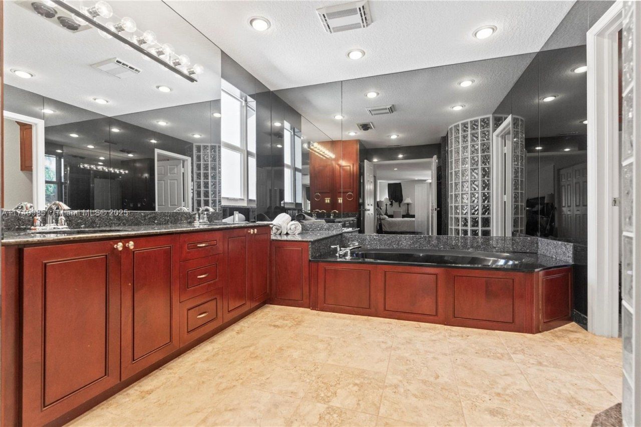 1113 SW 156th Ter, Pembroke Pines, FL 33027 Photo