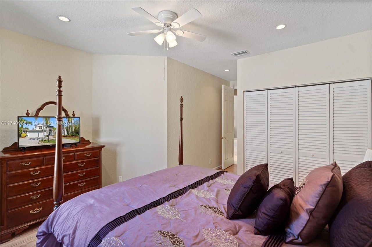 1113 SW 156th Ter, Pembroke Pines, FL 33027 Photo