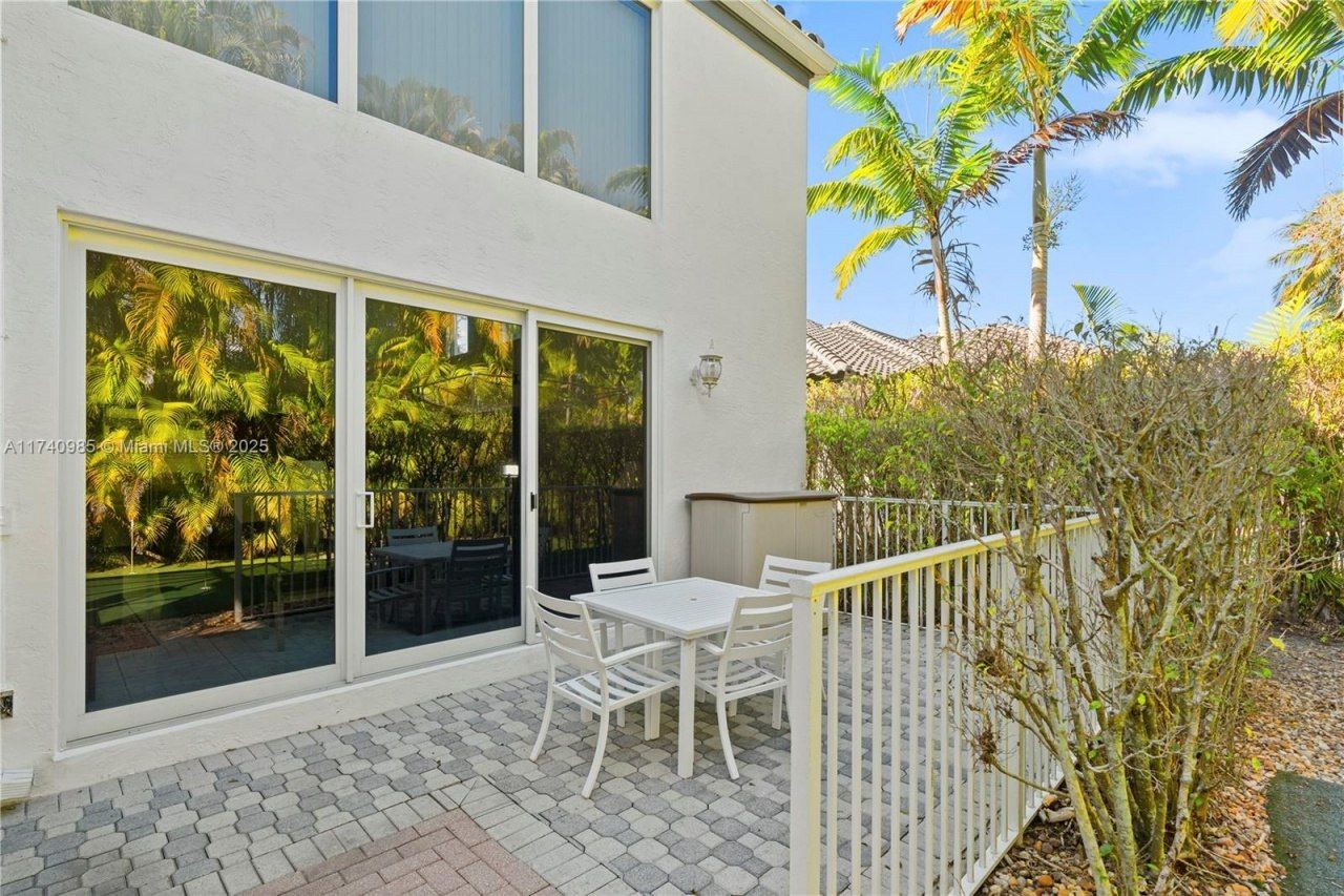 1113 SW 156th Ter, Pembroke Pines, FL 33027 Photo