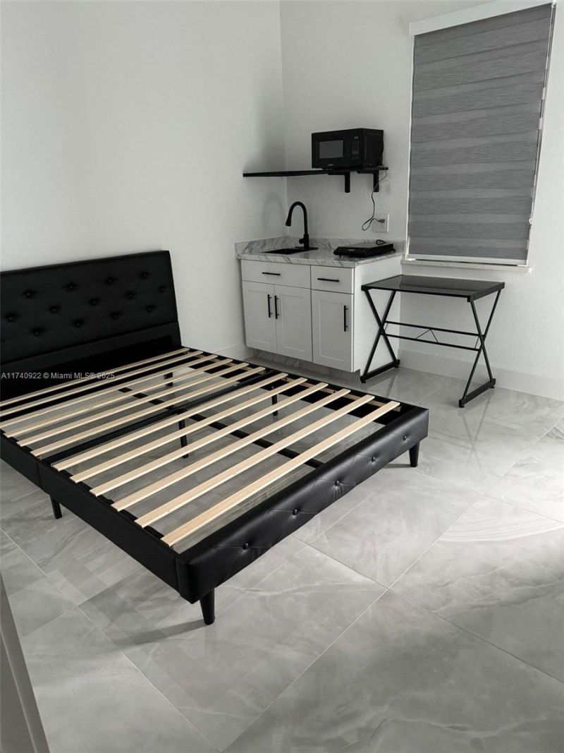 512 NE Juanita Pl, Cape Coral, FL 33909 Photo