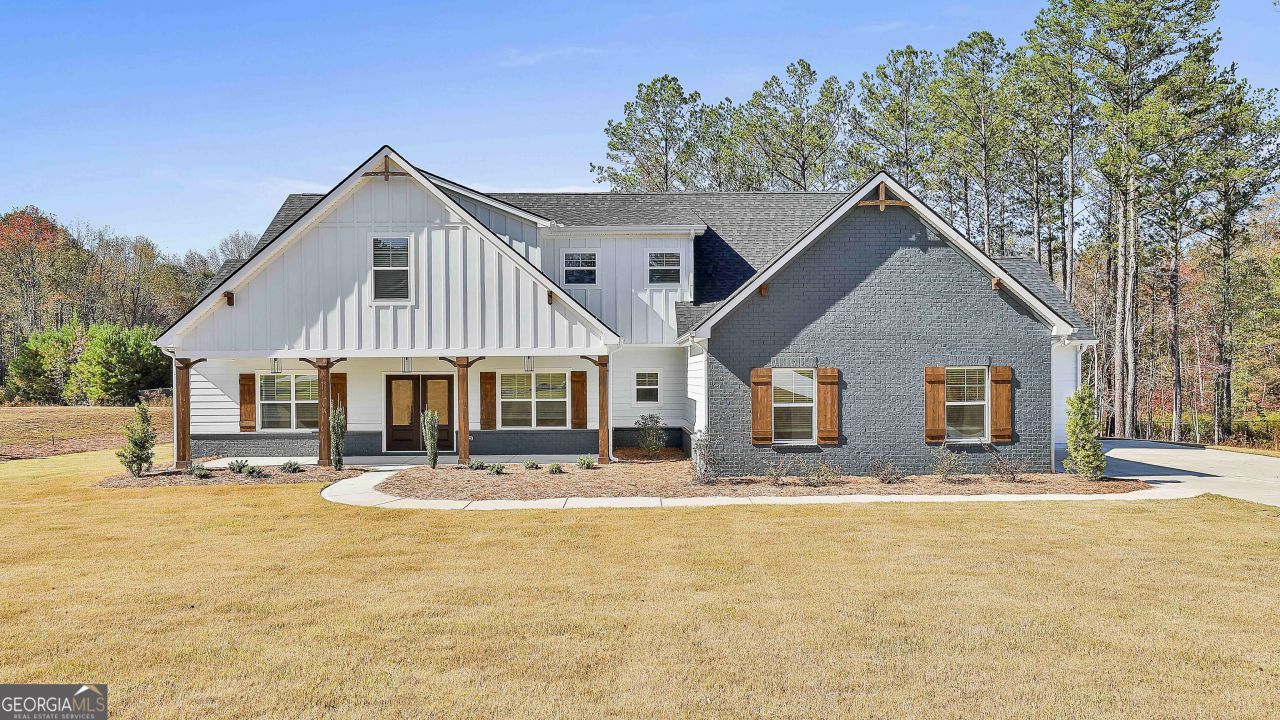 45 Sanders Crossing, Unit 13, Newnan, GA 30263 Main Photo
