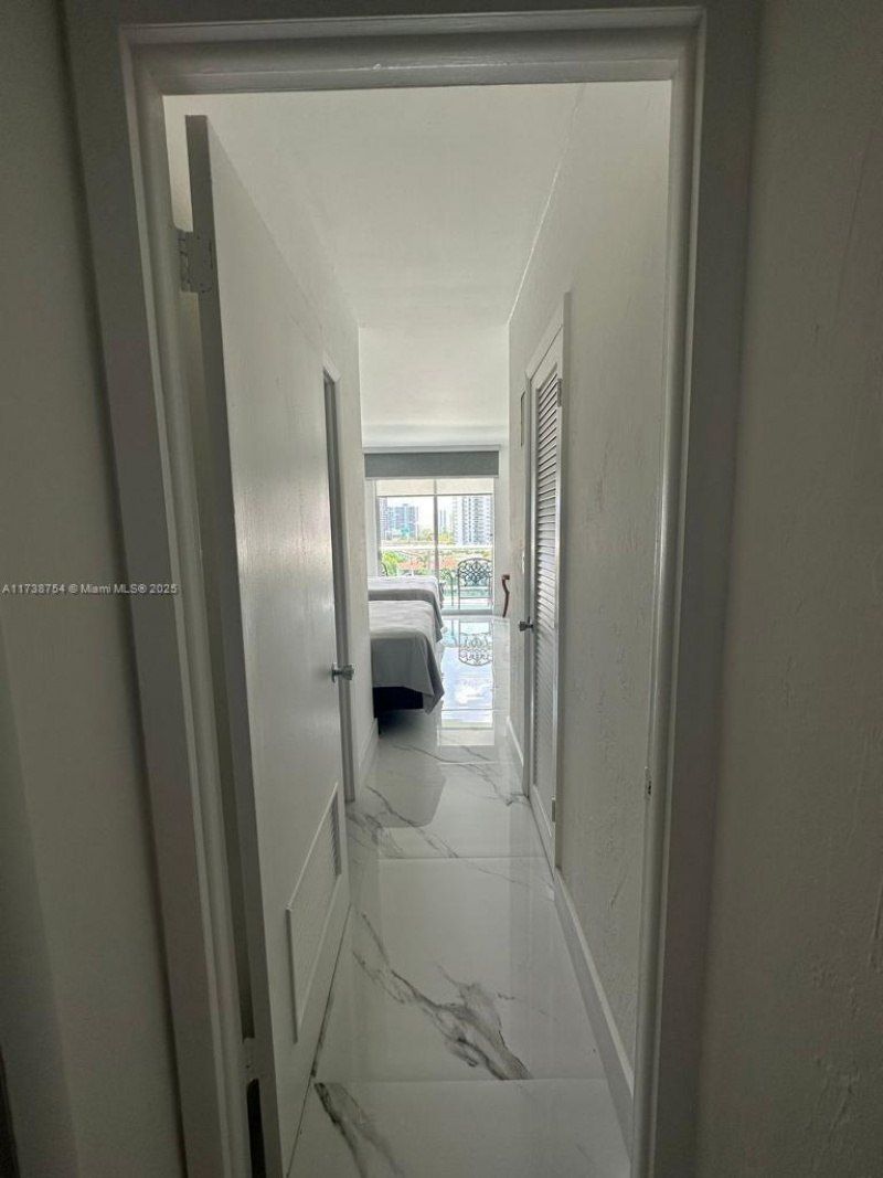 19390 Collins Ave, Unit 817, Sunny Isles Beach, FL 33160 Photo