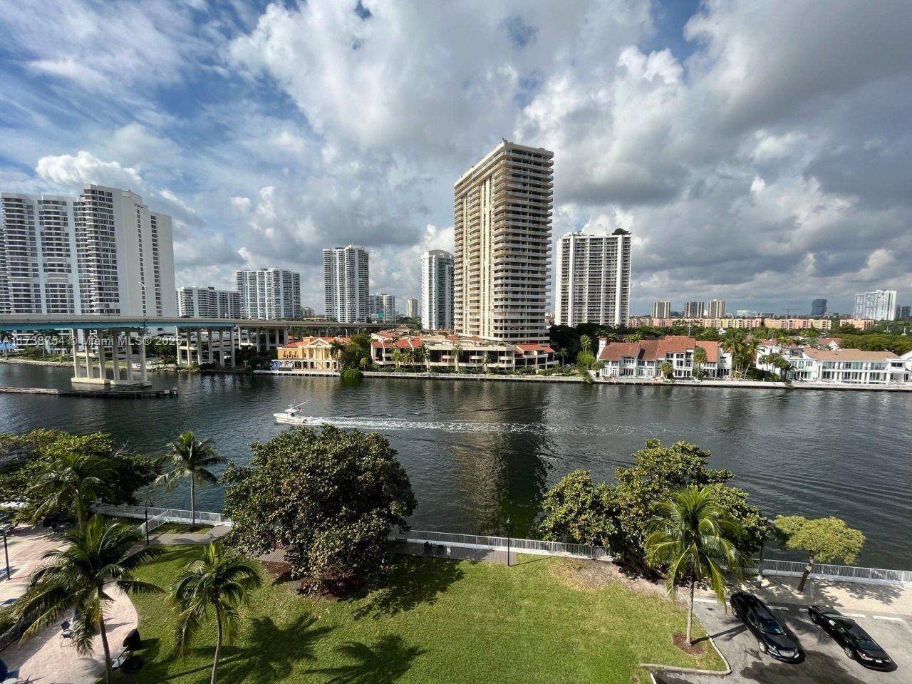 19390 Collins Ave, Unit 817, Sunny Isles Beach, FL 33160 Photo