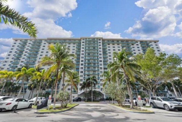 19390 Collins Ave, Unit 817, Sunny Isles Beach, FL 33160 Photo