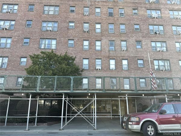 143-50 Hoover Ave, Unit 204, Briarwood, NY 11435