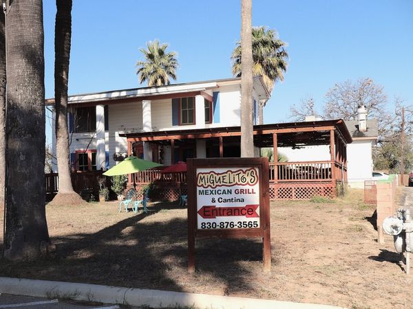 101 Petry Pl, Carrizo Springs, TX 78834