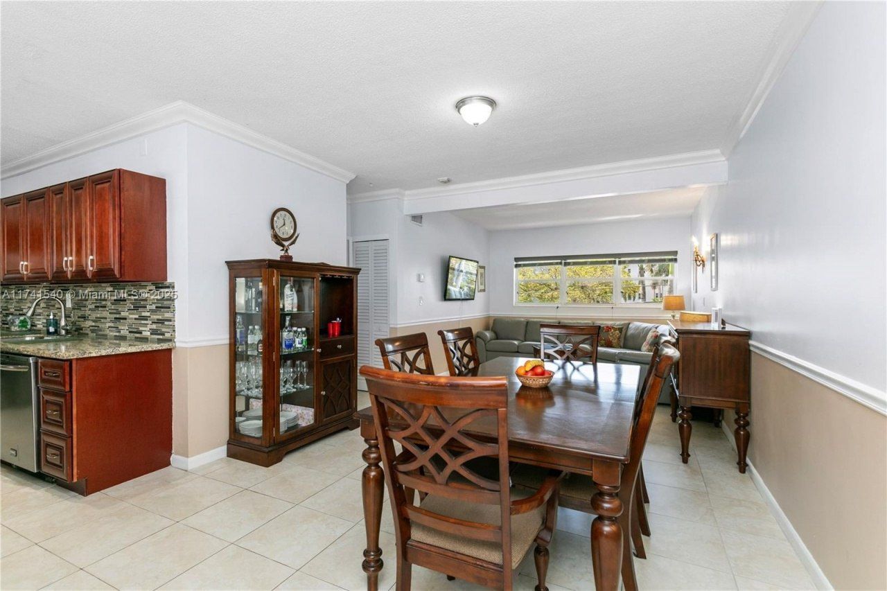 3131 S Ocean Dr, Unit 211, Hallandale Beach, FL 33009 Photo