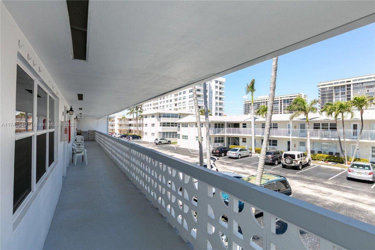 3131 S Ocean Dr, Unit 211, Hallandale Beach, FL 33009 Photo