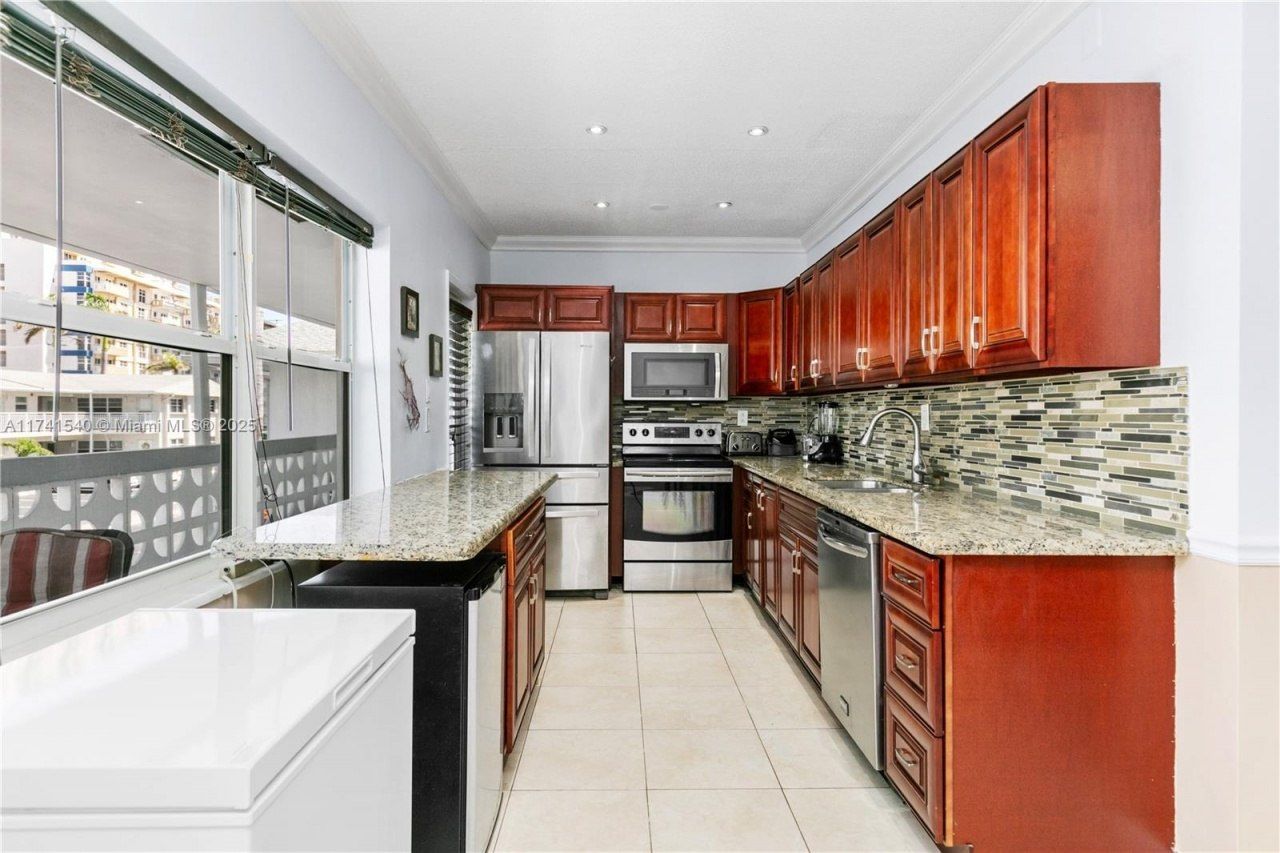 3131 S Ocean Dr, Unit 211, Hallandale Beach, FL 33009 Photo