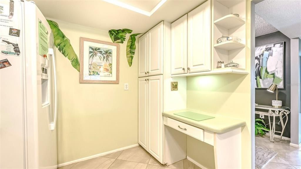 1200 E Peppertree Lane, Unit 305, Sarasota, FL 34242 Photo