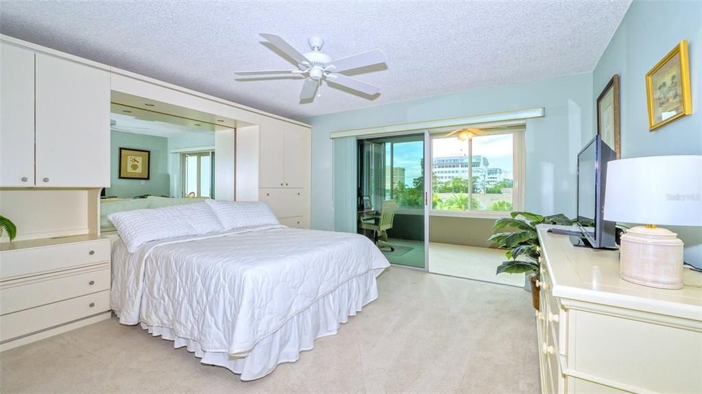 1200 E Peppertree Lane, Unit 305, Sarasota, FL 34242 Photo