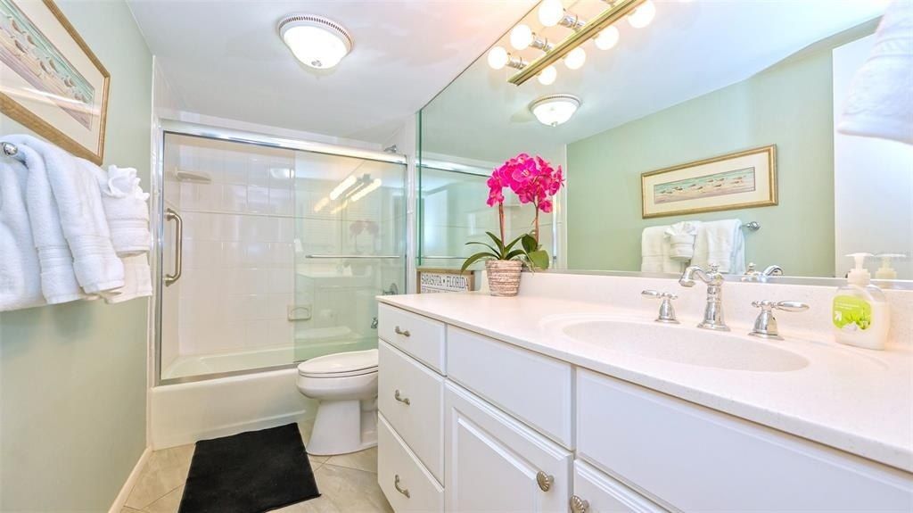 1200 E Peppertree Lane, Unit 305, Sarasota, FL 34242 Photo