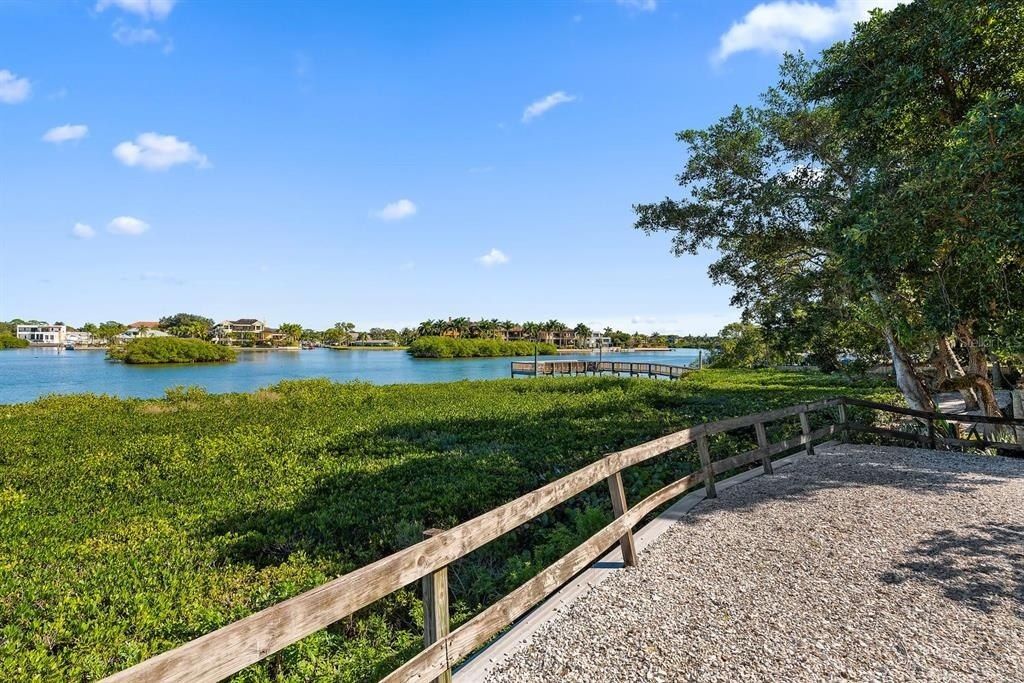 1200 E Peppertree Lane, Unit 305, Sarasota, FL 34242 Photo