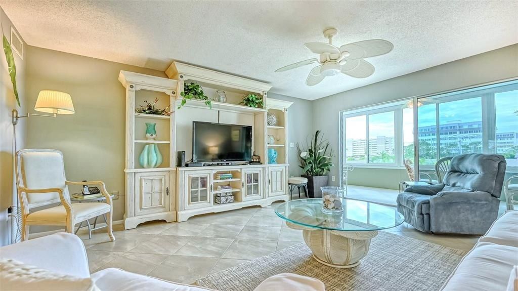 1200 E Peppertree Lane, Unit 305, Sarasota, FL 34242 Photo