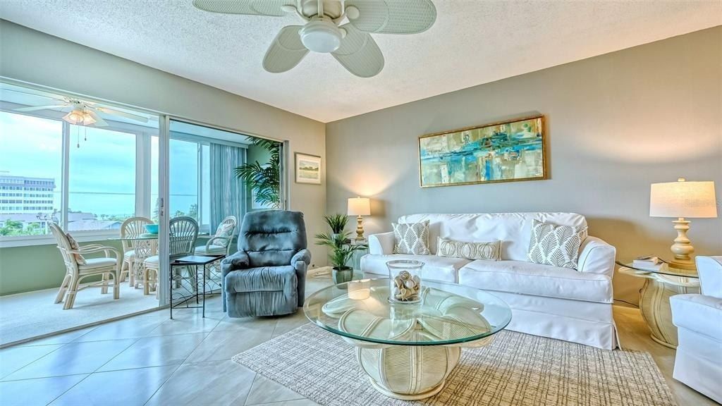 1200 E Peppertree Lane, Unit 305, Sarasota, FL 34242 Photo
