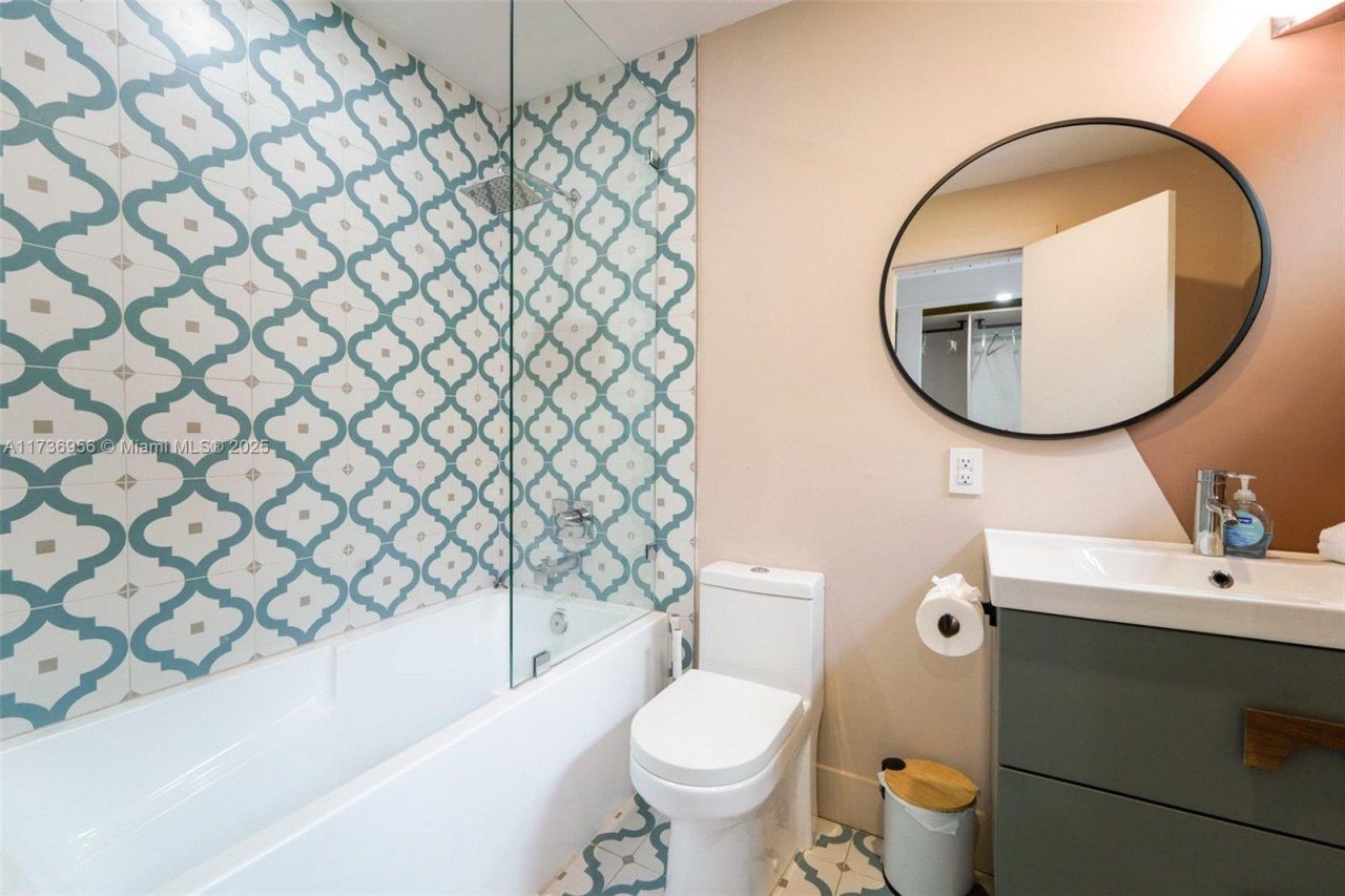 40 NE 24th St, Lazy Lake, FL 33305 Photo