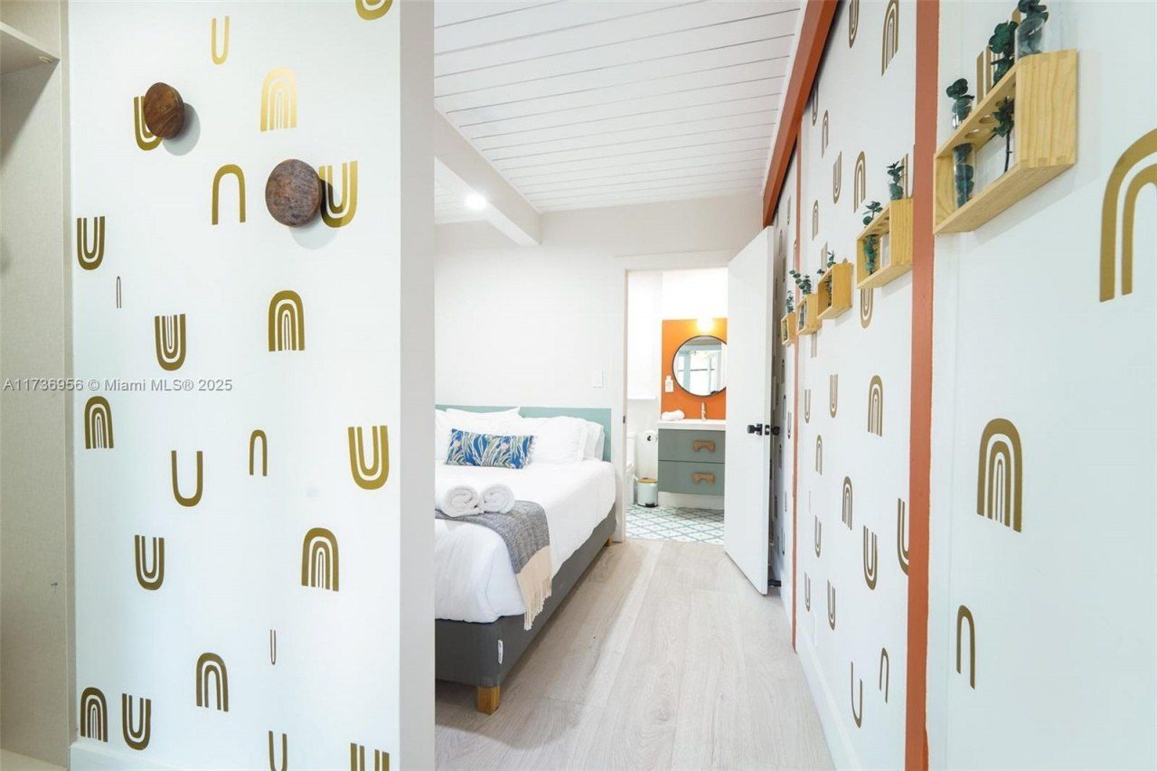 40 NE 24th St, Lazy Lake, FL 33305 Photo