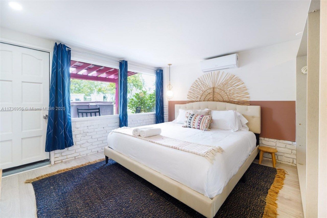 40 NE 24th St, Lazy Lake, FL 33305 Photo