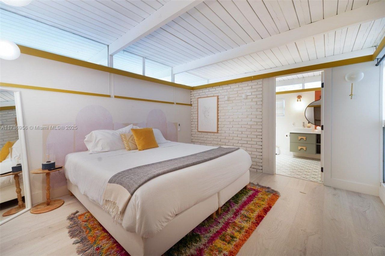 40 NE 24th St, Lazy Lake, FL 33305 Photo