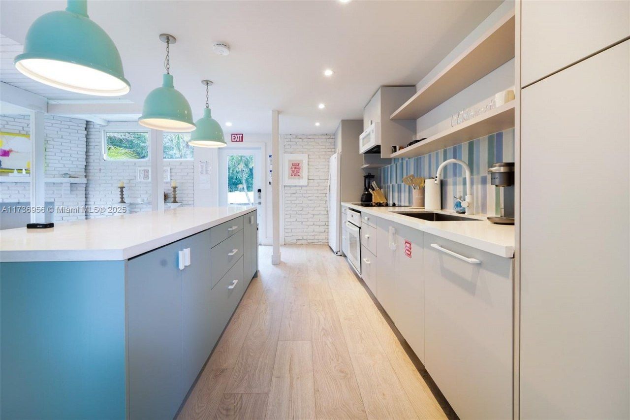 40 NE 24th St, Lazy Lake, FL 33305 Photo