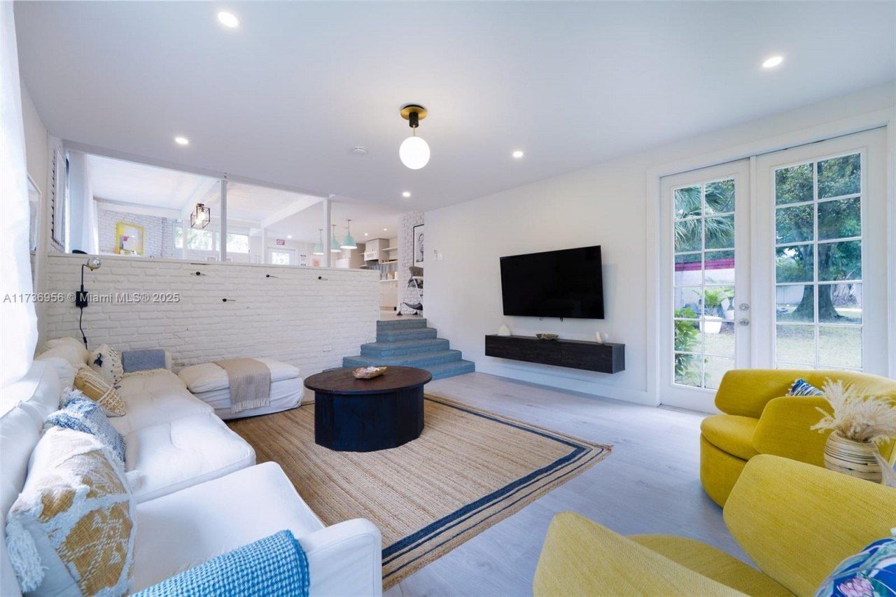 40 NE 24th St, Lazy Lake, FL 33305 Photo