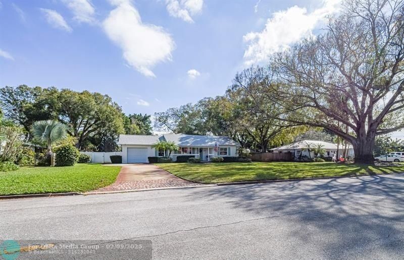 2180 Seville Avenue, Vero Beach, FL 32960 Main Photo