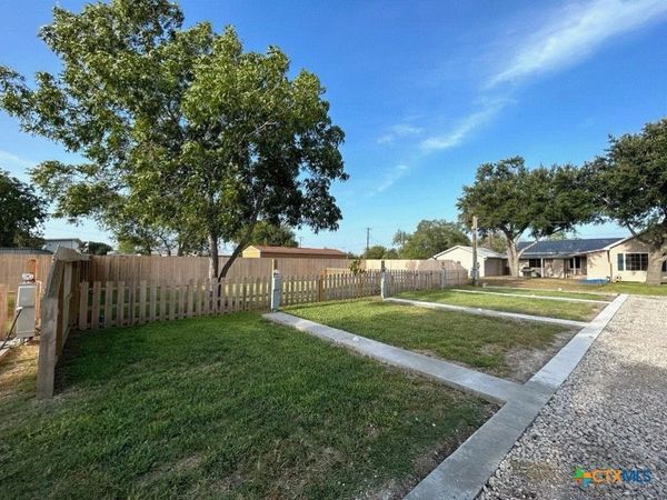 507 E Plasuela Street, Refugio, TX 78377